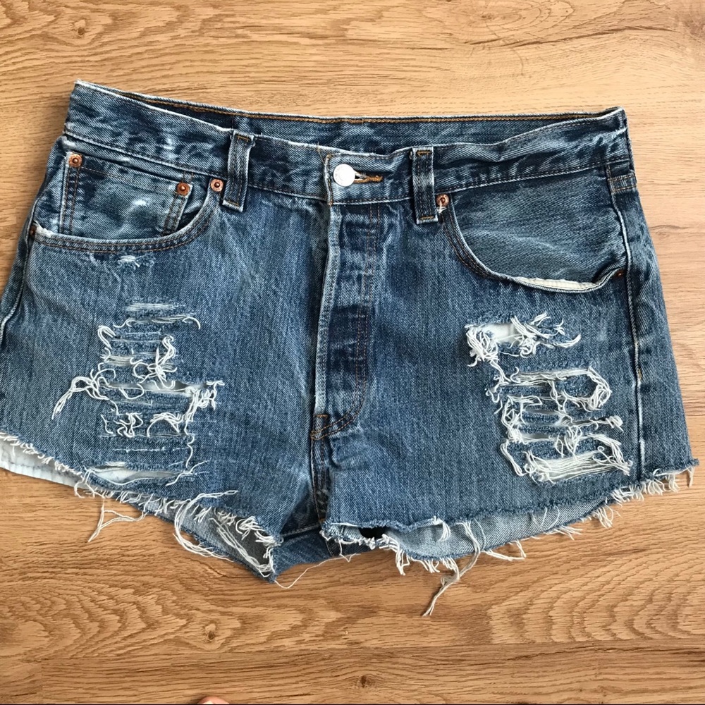 Levi’s Cut-Off Shorts